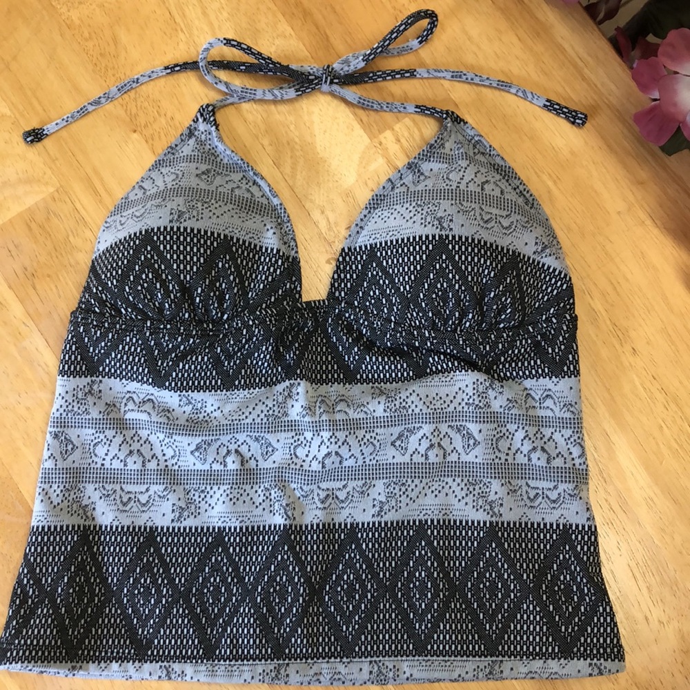 Faded Glory Padded Halter Top Size S (4-6) With A Pretty Crochet Pattern Look